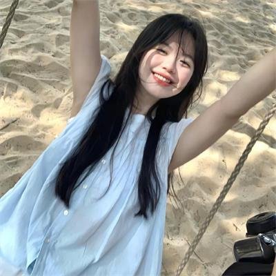 照片中的女孩